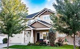 Family Fun! Gorgeous North Idaho Home W/Tesla Charge : Prairie Inn